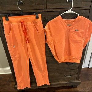 Figs Orange Scrub Set - XS Top & XXS Kade Pants